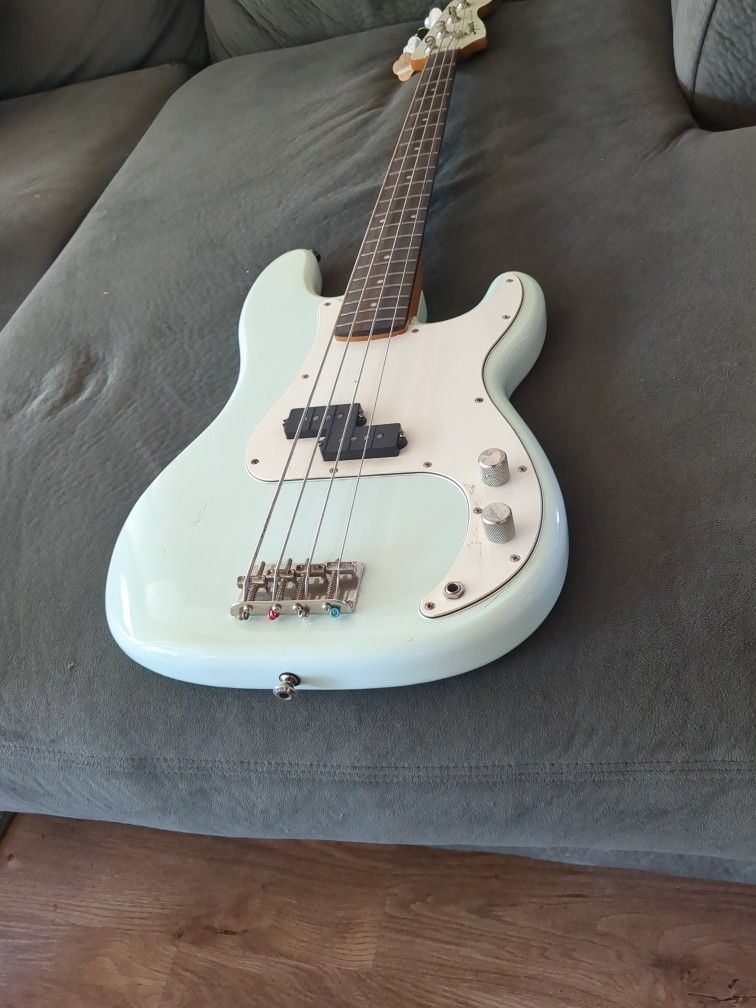 Squier Precision Bass