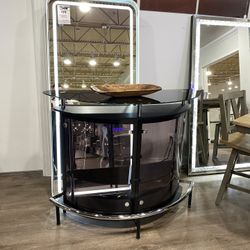 GORGEOUS BAR TABLE ON CLEARANCE OFFER ENDS SOON !!!*** 