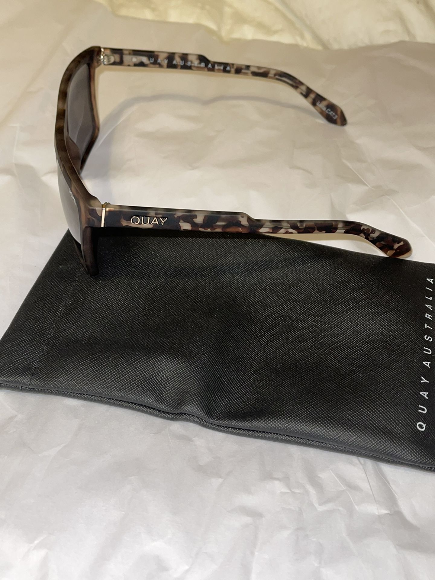 Brand New ~ Quay Australia sunglasses Quay Australia DRIVE IN Black sunglasses New | Mercari main image 4