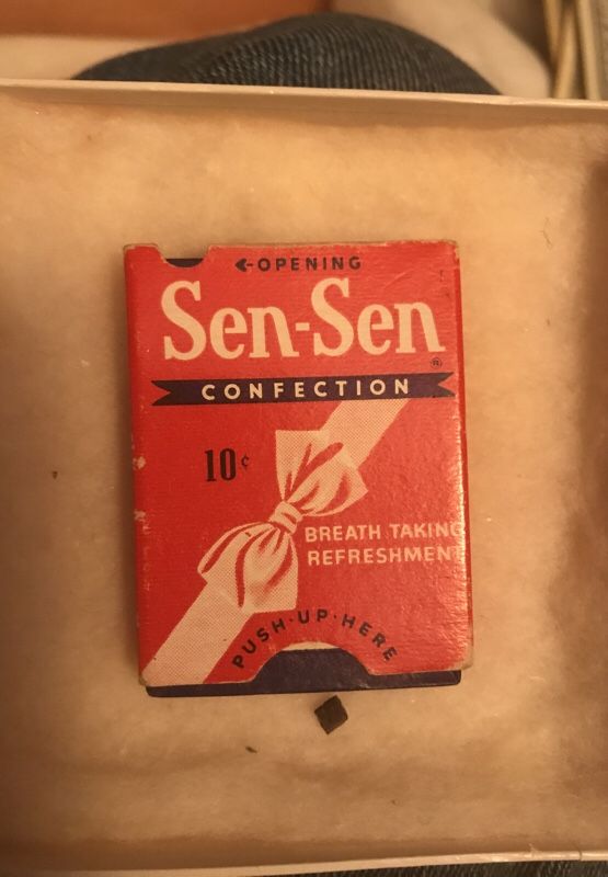 Old Vintage candy Sen Sen mint licorice breath freshener candy still in box!!