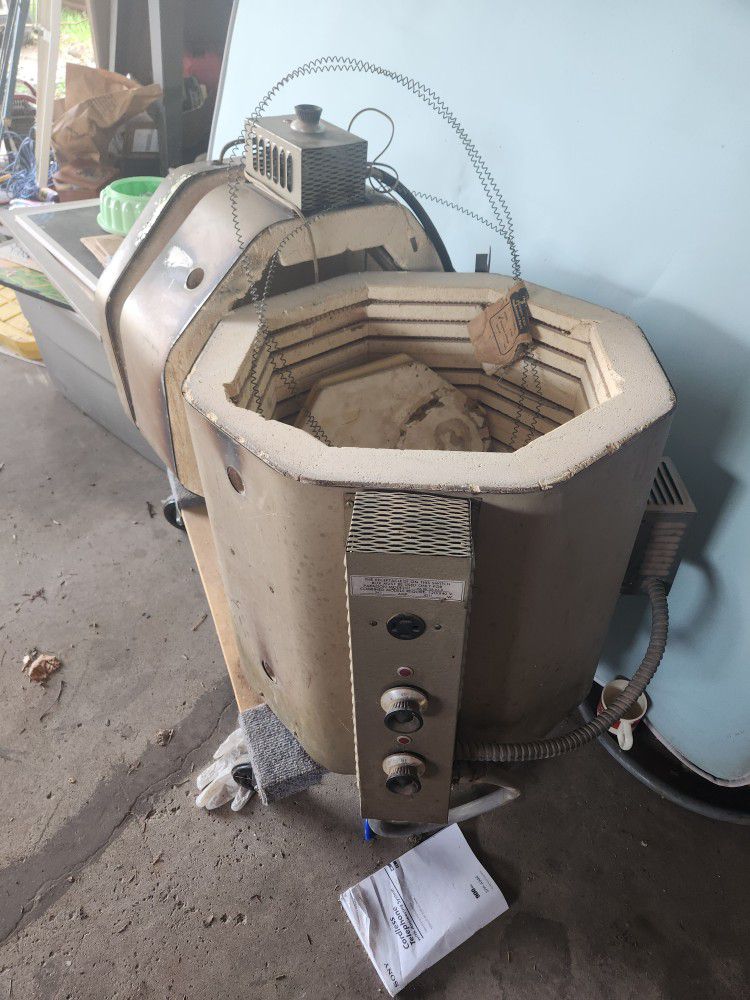 Paragon Electric Kiln + Large Number Of Spacers