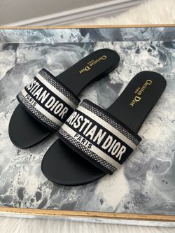 Sandals size 8