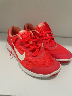 Nike tennis shoes 8.5