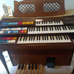 Wurlitzer Organ Orbit III Synthesizer