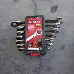 Wrenches. (Husky Reversible Racheting Combo Wrench)