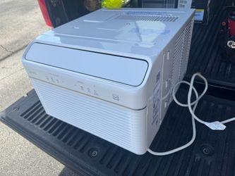 8000 BTU with heat Midea Window Air Conditioner