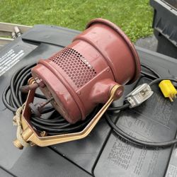 2 Mole Richardson 1,000K Professional Movie/video Lights, with Soft Case.