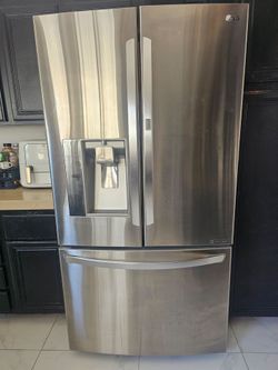 LG Stainless Steel French Door Refrigerator – Ice & Water Dispenser – Works Great