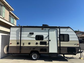 2016 forest River Wolf pup travel trailer easy to tow