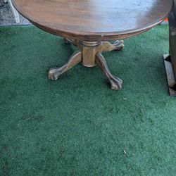 Adjustable dining table of 4 and 6 chairs just the pure table I don't have the chairs