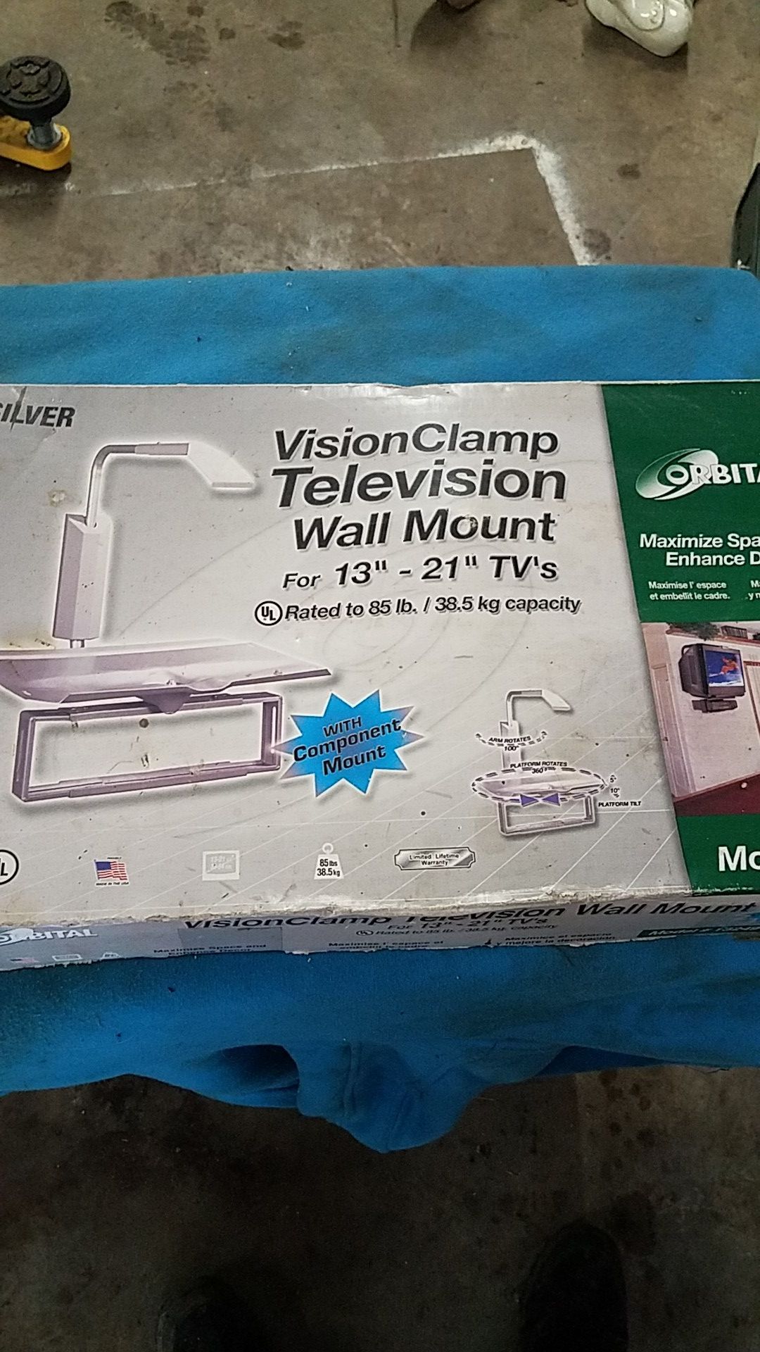 Tv and accessories wall mount