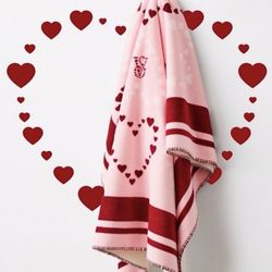 Victoria’s Secret VS HEART VALENTINE’S DAY 2026 edition COZY fleece BLANKET 50X60” Brand new