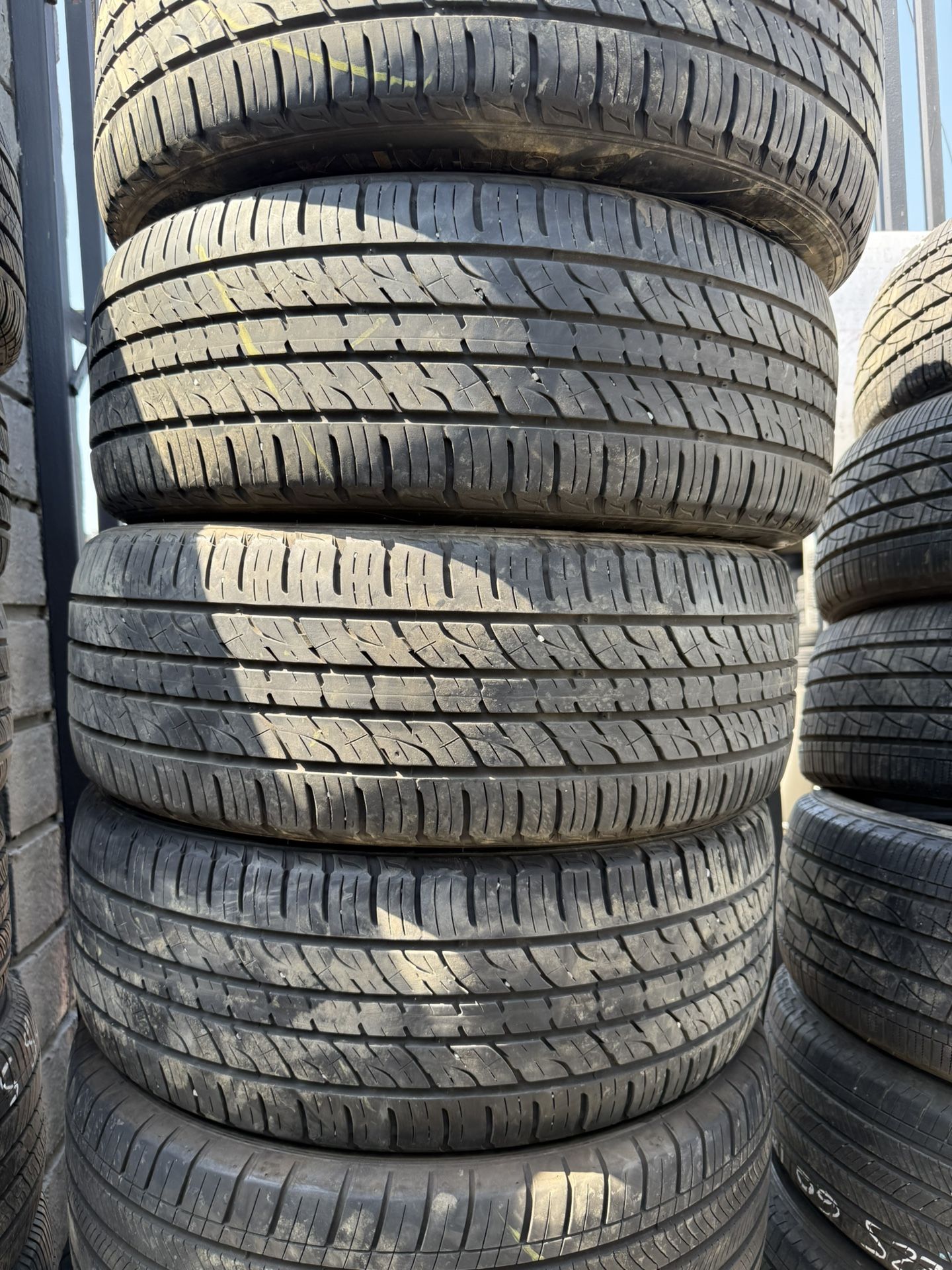 Vendo Aet De Llantas 235/55/R19 Instaladas Y Valencia La 4 Llantas Por $175