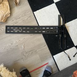 35-55” Adjustable Clip In Tv Wall Mount 