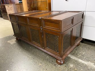 ASHLEY Janelee Storage Coffee Table