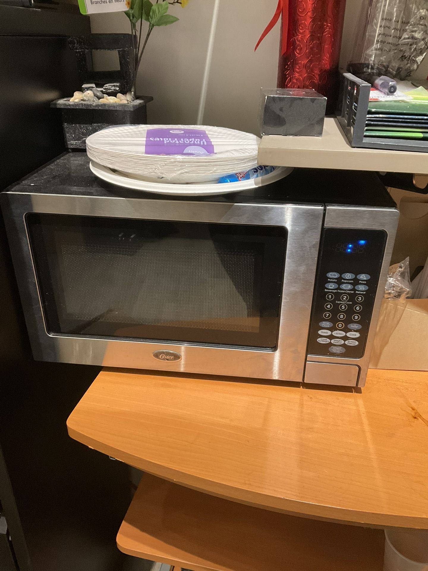 Reliable Oster Microwave Oven for Sale – Clean & Powerful