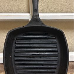 Cast Iron Grill Pan 9 1/2” Emeril - LIKE NEW!
