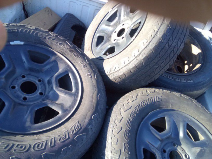 Set Of 4 Jeep Wrangler Tires And Wheels 