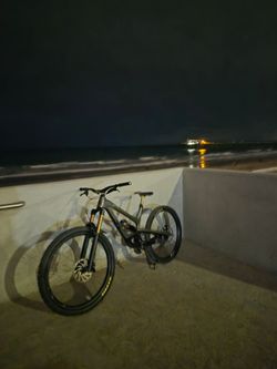 Yt capra 29 large carbon fiber