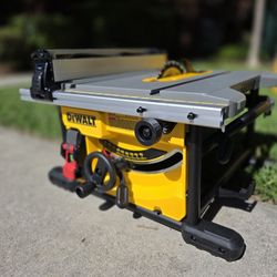 DEWALT
15 Amp Corded 8-1/4 in. Compact Portable Jobsite Tablesaw