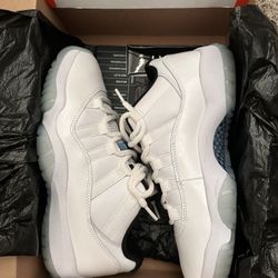 Air Jordan 11 Low Legend Blue