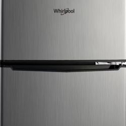 Whirlpool 3.1Mini REFRIGIRATOR- LIKE NEW