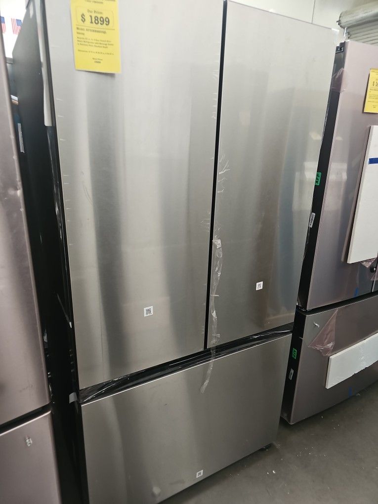Samsung Bespoke Refrigerator With Beverage Center