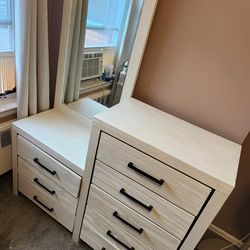 Bi-level dresser with mirror