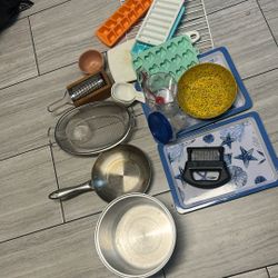 Kitchen tabletop items 