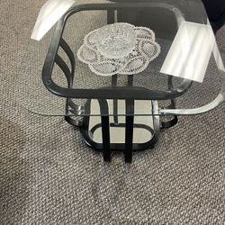 Four pieces coffee table with wheels, so a table to end table with all the decorations in it