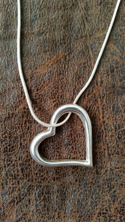 Silvertone heart necklace