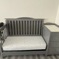 Crib With Changing Table And Drawers