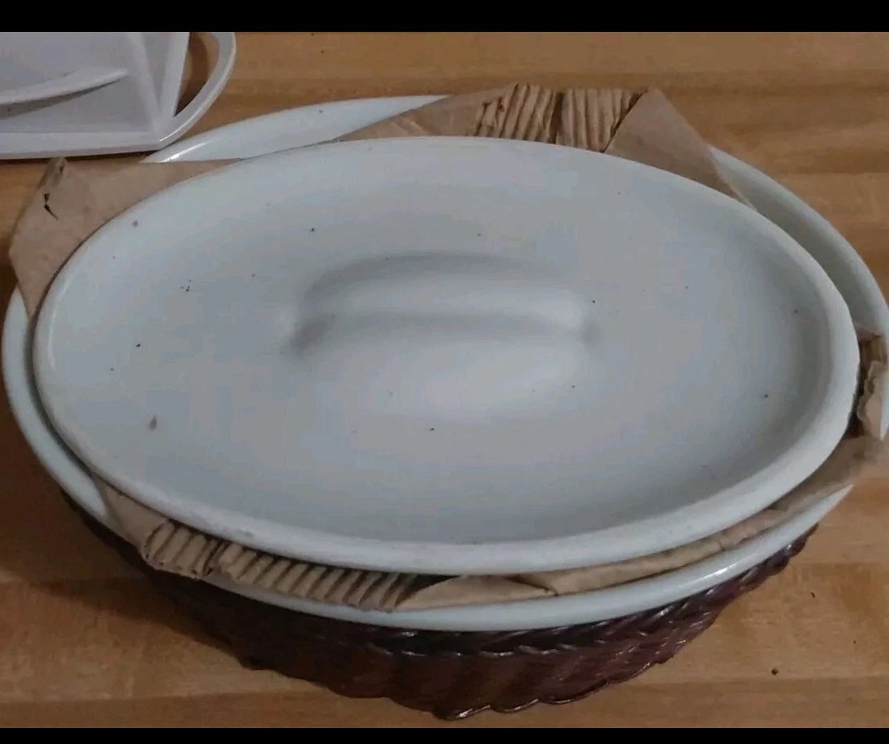 VTG Ironstone Au Gratin Casserole Boats w/ Wicker Basket