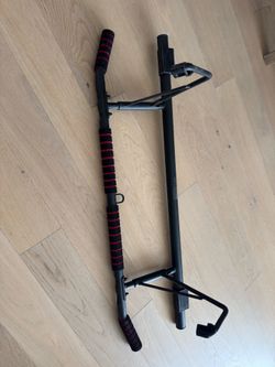Pull up bar doorway with ergonomic grip