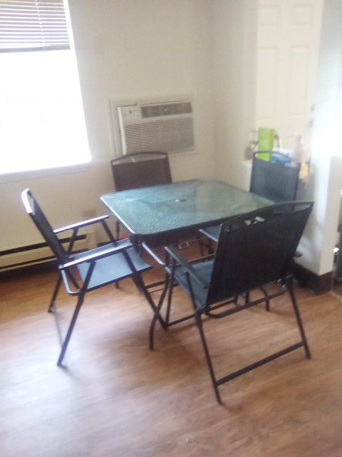 Patio Furniture Table And Chairs  Like It Go Today  Have To Go  Today Cash Only 