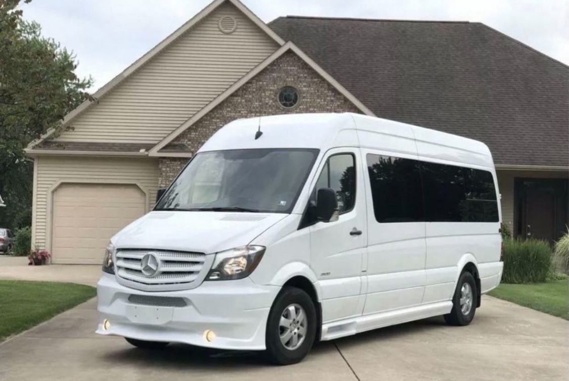 Mercedes Sprinter Party Bus AMG LIMO Limousine