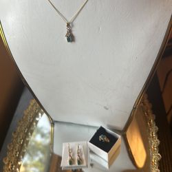 Emerald with 18 k solid gold new complete set