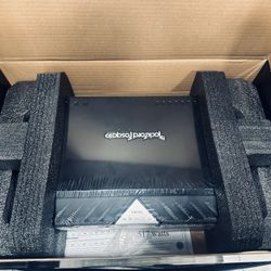 $500 . OBO  Power 400 Watt 4-Channel Amplifier T400-4