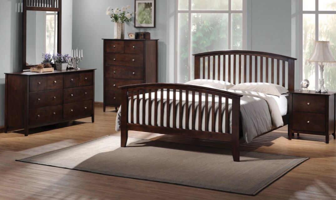 King 4pc bedroom set / All wood sturdy! New!