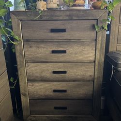 Wooden 5 Drawer Chest! - Eugene Mattress Company 