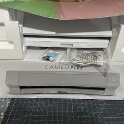 Silhouette White Cameo 4 PLUS - 15" like new