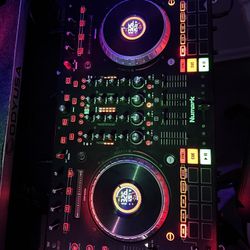 NS6II Numark DJ Controller With Case & Mic