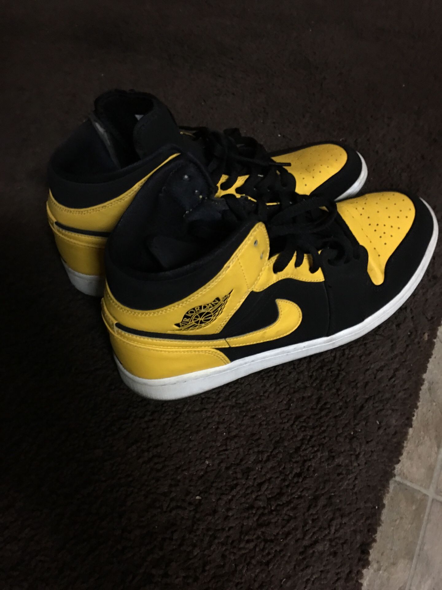 Jordan 1 rip on one side repairable size 11