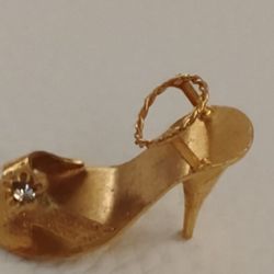 Miniature Golden Stiletto Shoe  Adorable ❤️🩷