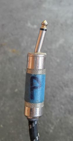 Guitar cable repair
