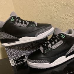 Air Jordan Retro 3.     Size 9 Men 