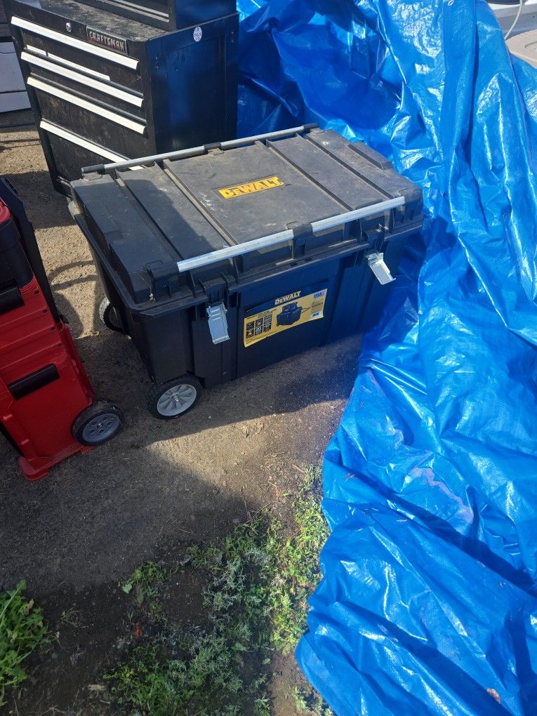 Dewalt Tough Chest