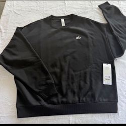 Branda New with Tags (BNWT) Alo Yoga Accolade sets. High-quality heavy fleece, super soft and comfy.  Crewneck Sweatshirt: $60 each  Sweatpants: $60 e