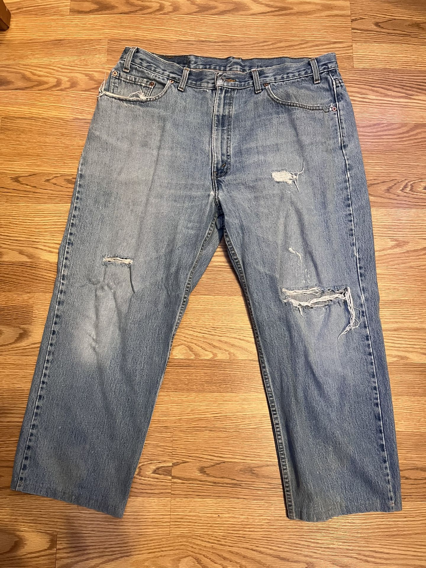 Light Blue Distressed Levi 550’s