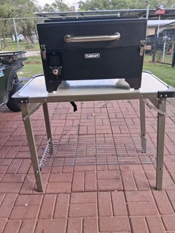 Portable pallet grill